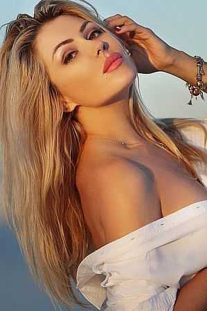 Амина, метро Калужская