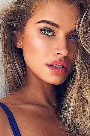 Жанна, метро Международная