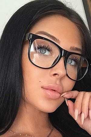 Арина, метро Крымская