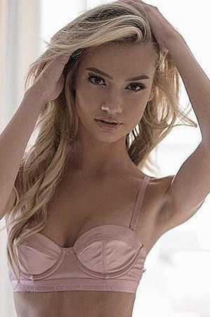 Оленька, метро Новослободская