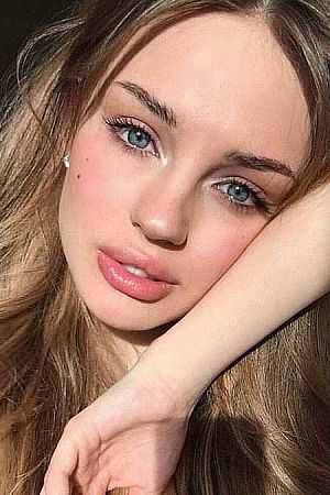 Юна, метро Каширская