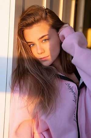 Лариса, метро Достоевская