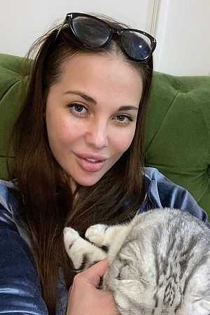 Лариса, метро Алма-Атинская