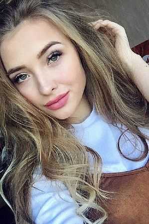 Юля, метро Технопарк