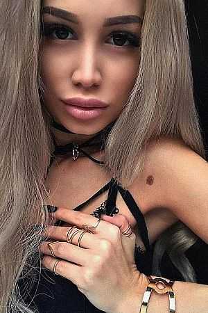 Юля, метро Кузнецкий мост