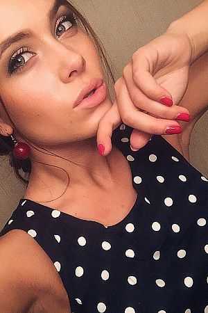 Юля, метро Лесопарковая