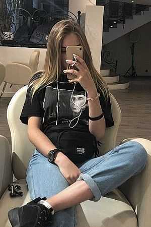 Алла, метро Славянский бульвар