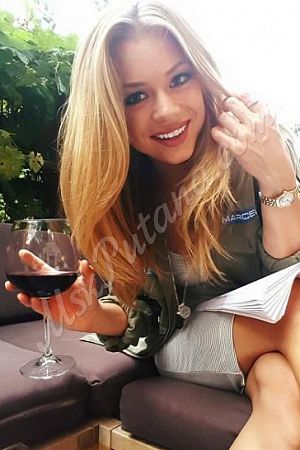 Юля, метро Братиславская