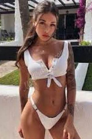 Лара, метро Театральная