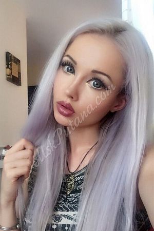 Юля, метро Курская