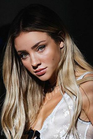 Юлия, метро Тёплый Стан