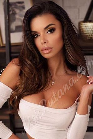 Лина, метро Полянка