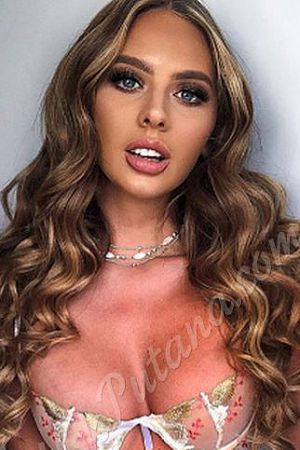 Лара, метро Цветной бульвар