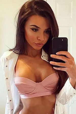 Лара, метро Балтийская