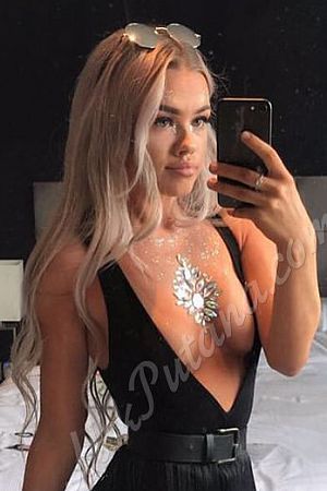 Анюта, метро Бульвар Адмирала Ушакова