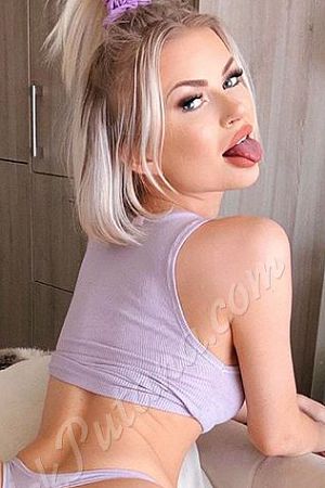 Стеша, метро Щукинская