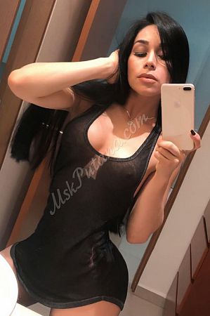 Зара, метро Спартак