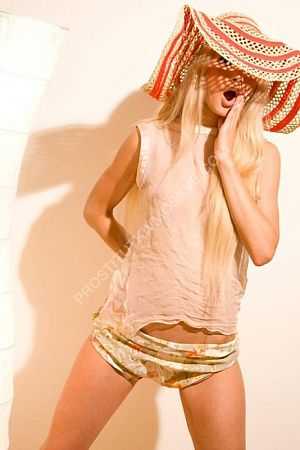 Олеся, метро Улица 1905 года