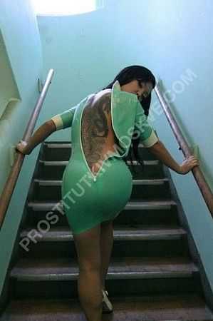 Полина, метро Театральная