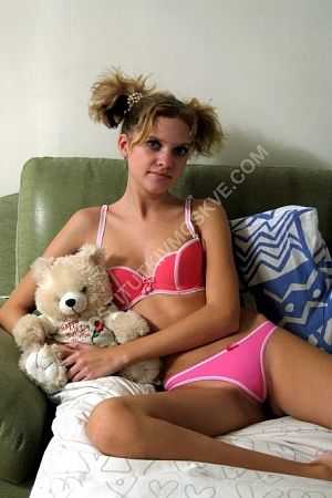 Юля, метро Лужники