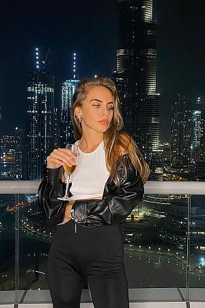 Стеша, метро Озёрная