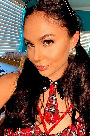 Илона, метро Верхние Котлы