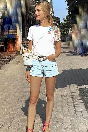 Юля, метро Дмитровская