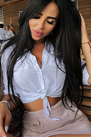 Дарина, метро Достоевская