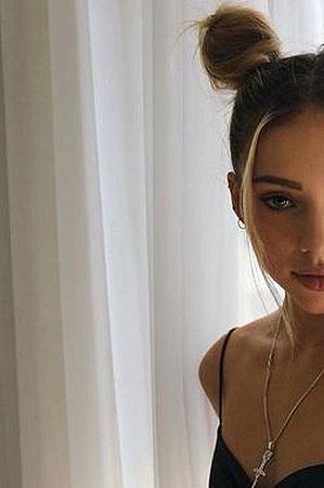 Нелли, метро Театральная