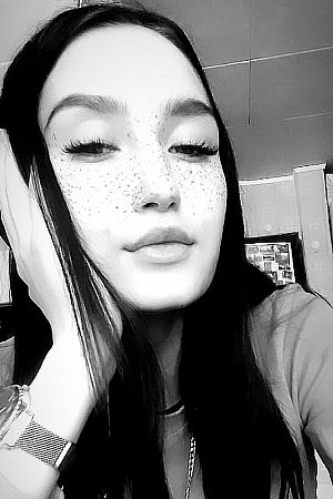 Анжелла, метро Охотный ряд