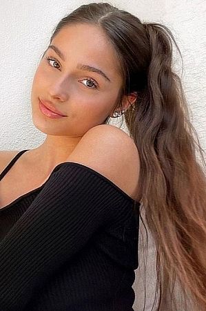 Анжелла, метро Улица Академика Янгеля