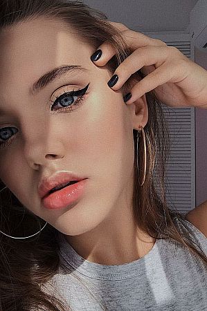 Анна, метро Волоколамская