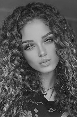 Анна, метро Достоевская