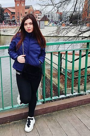 Лена, метро Волжская