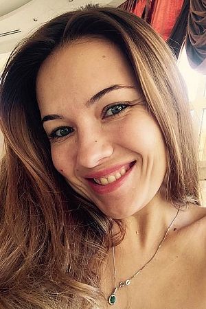 Анжелла, метро Локомотив