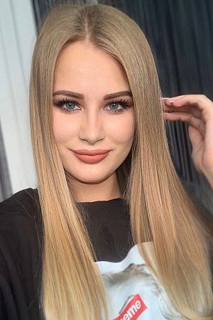 Лена, метро Красносельская