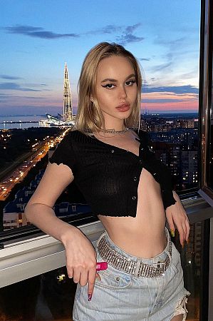 Викки, метро Чкаловская