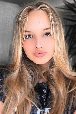 Юля, метро Балтийская