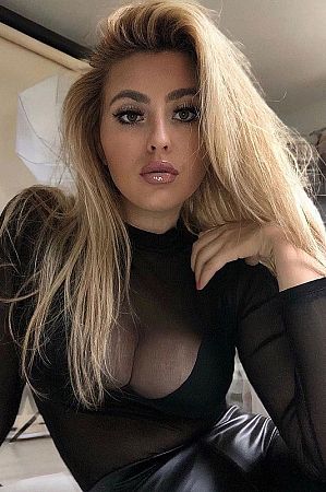 Алиса, метро Менделеевская