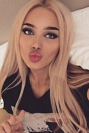 Карина, метро Технопарк