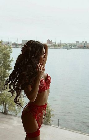 Лена, метро Чкаловская